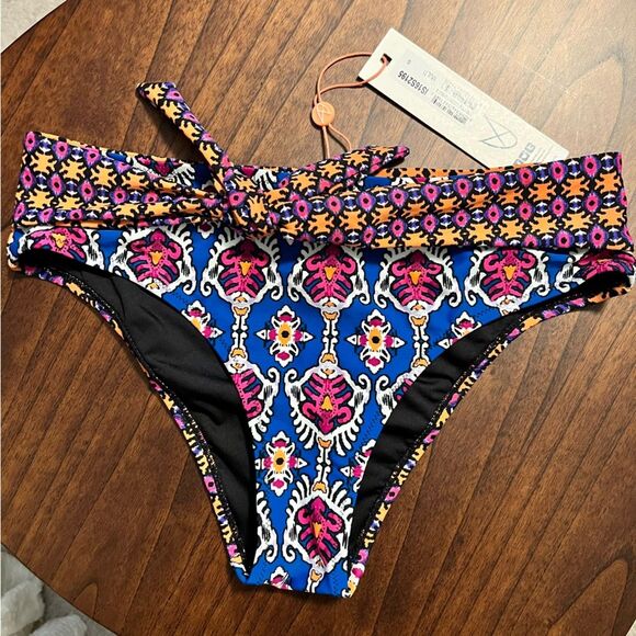 ☀️MINKPINK ☀️ “conflict of interest” cheeky bikini bottoms 🌴 small 🌴 - Picture 1 of 3